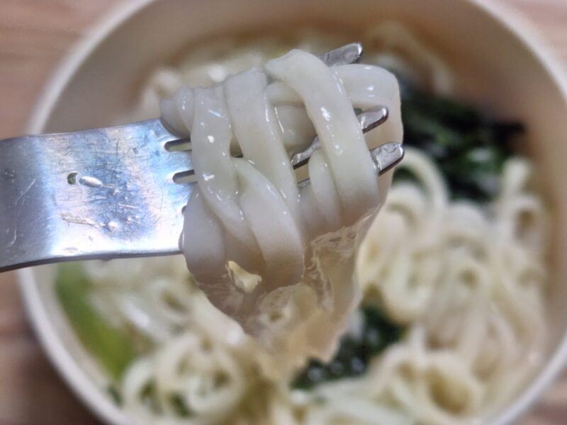加熱調理したやわらかいミニうどん