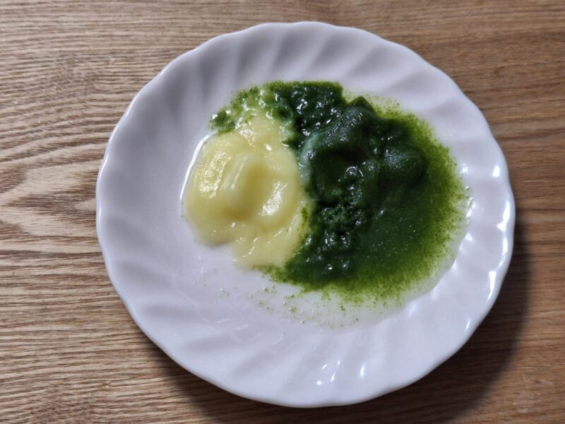 国産野菜で作ったなめらかキューブ ほうれん草と小松菜&おいもが温められた状態